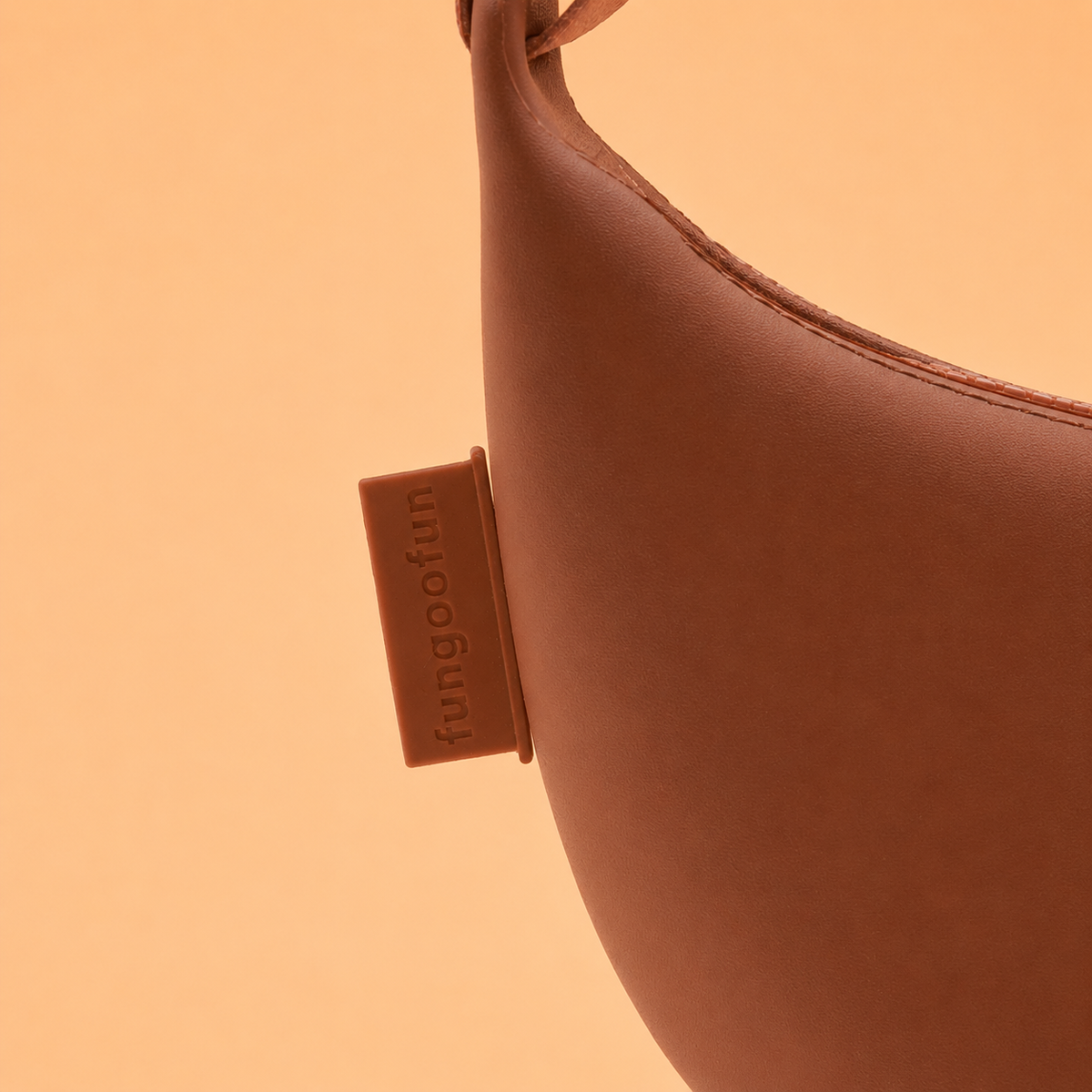 Banana_Bag_camel_brown_3