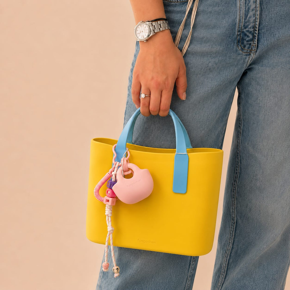 Mini_Gogo_Bag_Pendant_pink_Lifestyle